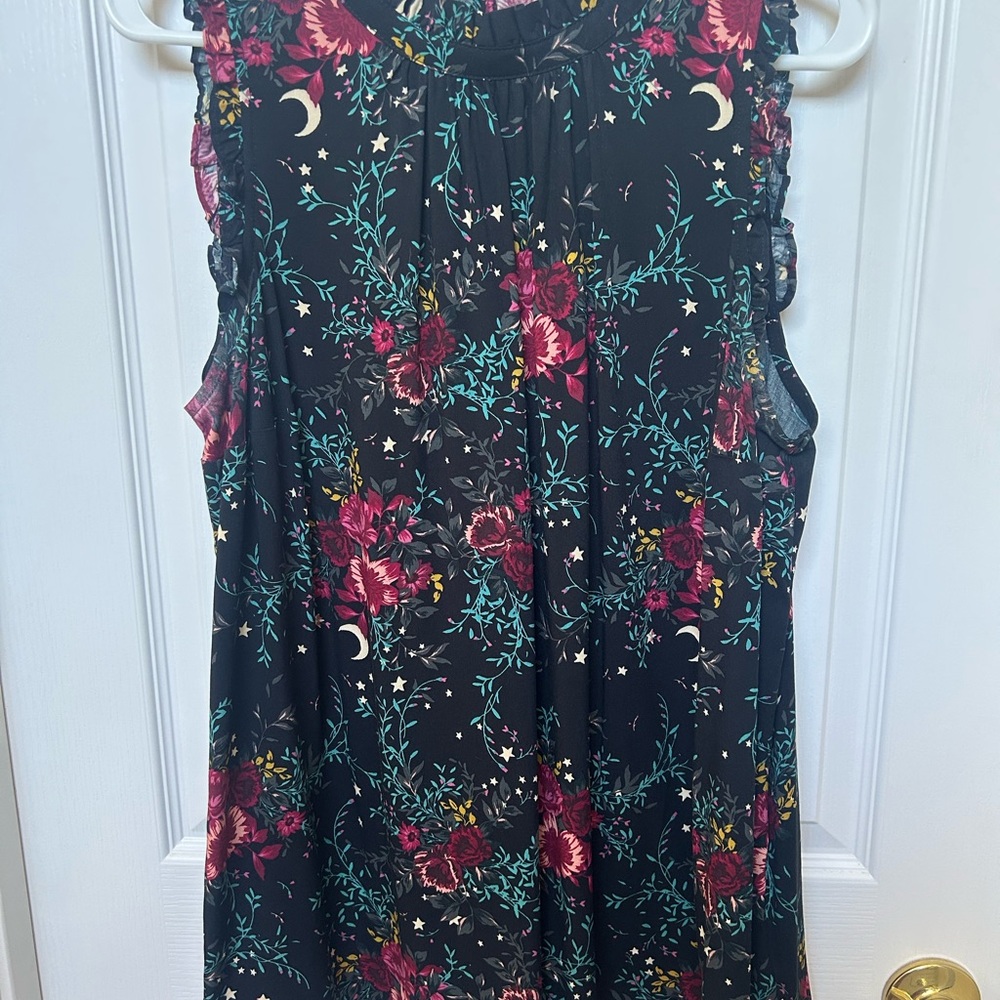 Torrid Black Floral Top with Celestial Accents 🌙